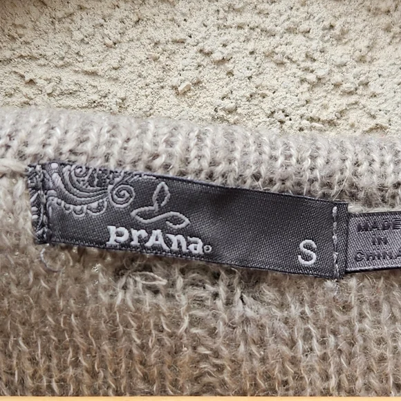 PRANA Womens Shelby Poncho Sweater Small Gray Wool Cable Knit Boho Fringe Top - Picture 3 of 10